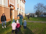 Výsadba u MŠ 2015 - sponzorováno firmou PAJR s.r.o.Vlkava